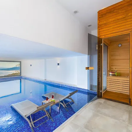Villa Lamazi 4 *
