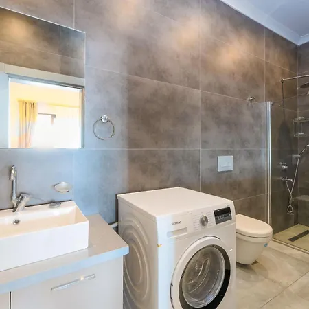 Lamazi 4 * Kalkan